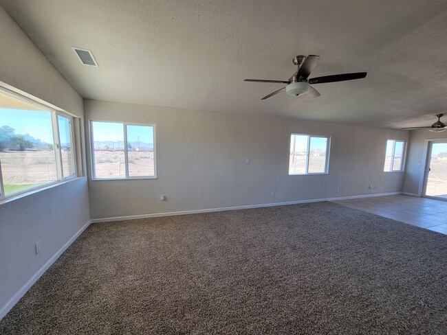 Building Photo - For Rent – 3 Bed / 2 Bath Single Family Ho...