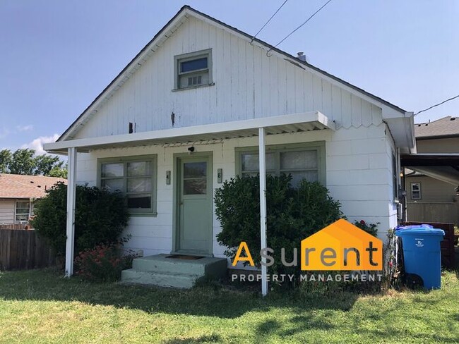 Primary Photo - Cute 2 Bedroom Ashland Bungalow Available ...