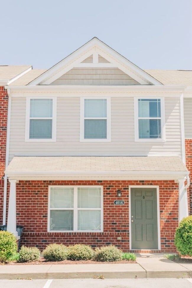 Primary Photo - 3 BR/ 2.5 BA Townhome in Somerset Springs ...