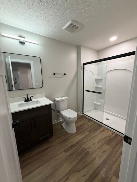 Master Bathroom - 2009 Franklin St