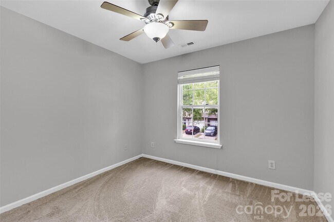Building Photo - 11054 Dixie Hills Dr