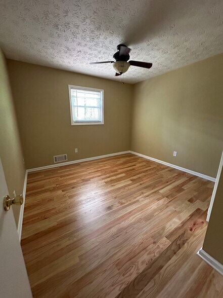 Building Photo - 1733 Christie Dr NE