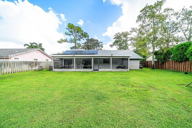 Building Photo - 1252 Raintree Ln