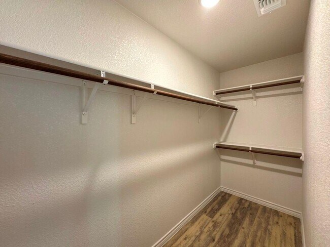 Building Photo - 205 Dolphin Dr
