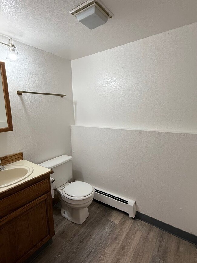 Building Photo - West Anchorage| END UNIT | 3BR 2.5BA | Gar...