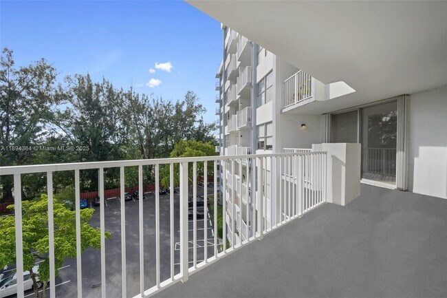 Building Photo - 1300 NE Miami Gardens Dr