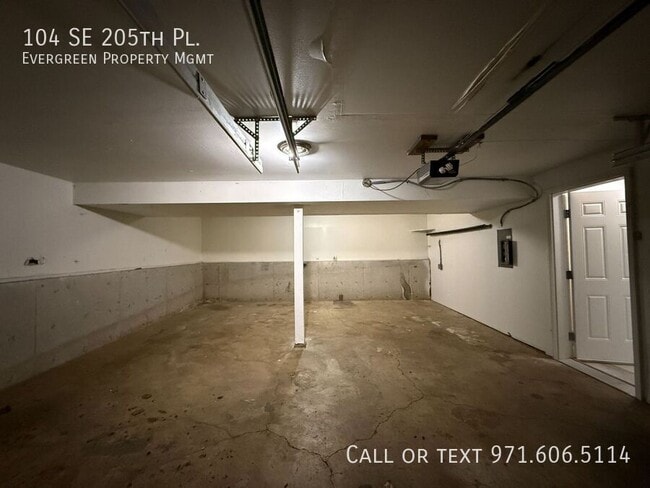 Building Photo - 104 SE 205th Pl