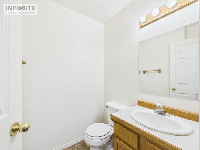 Building Photo - Great Three Bedroom Condo in Belgrade!