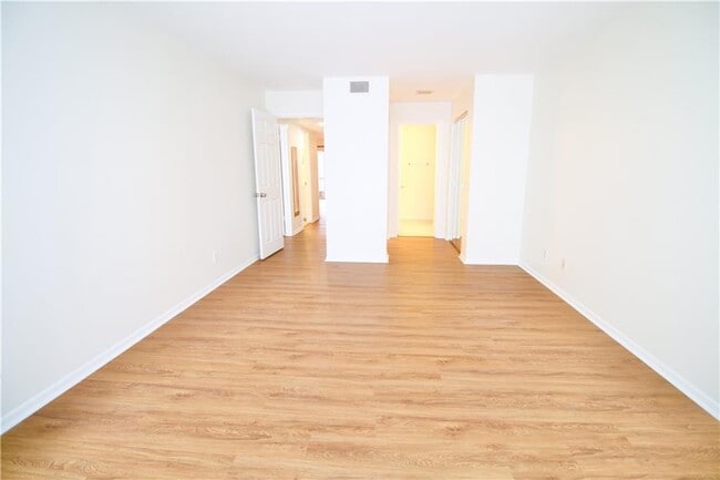 Building Photo - 34 Little Silver Ct