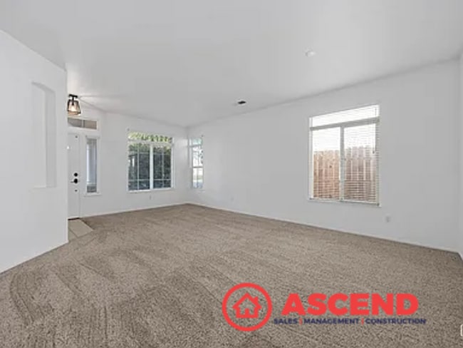 Building Photo - Beautiful 4 Bedroom Home In The Southwest!