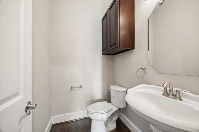 Building Photo - 1105 E 27th St