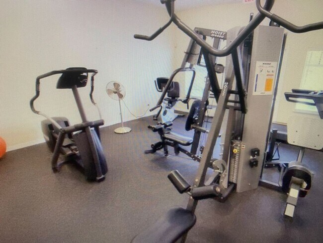 Building Photo - Annual Turnkey Ground floor Furnished Condo in downtown Sarasota