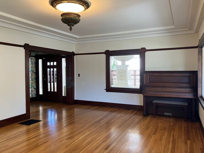Building Photo - Charming Craftsman 2-Bedroom Home with Upd...