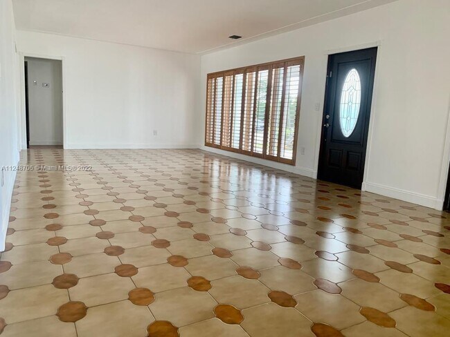 Building Photo - 1001 Surfside Blvd