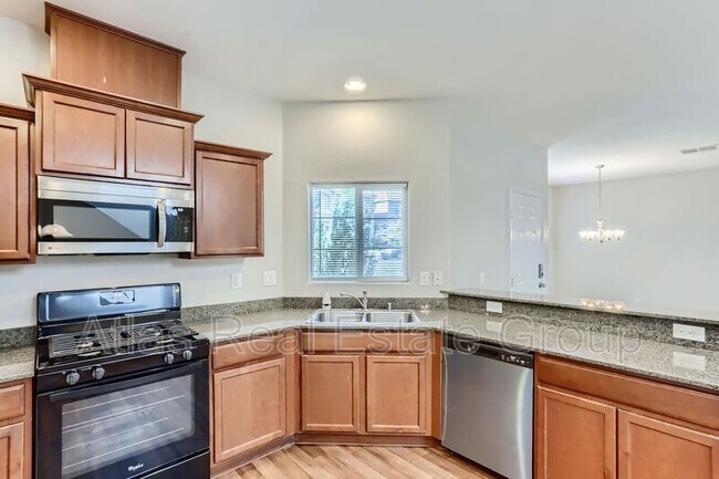 Building Photo - 9544 Alma Ridge Ave