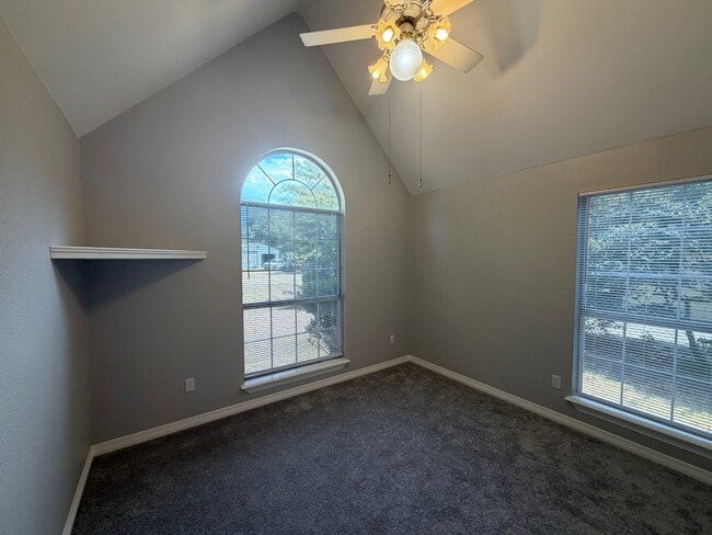 Building Photo - 12711 Woodcreek Dr