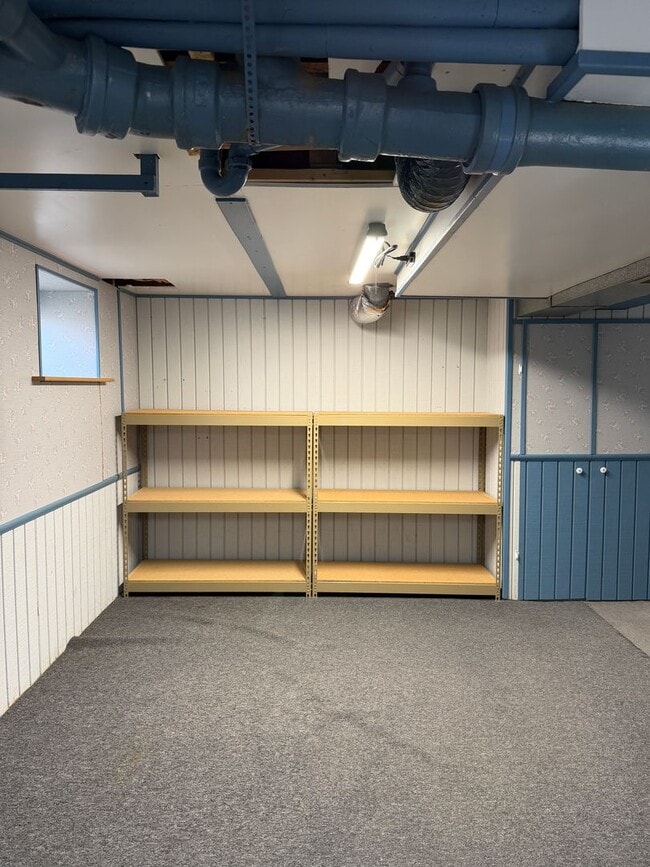 Building Photo - 3 Bed, 2 Bath Home with Garage