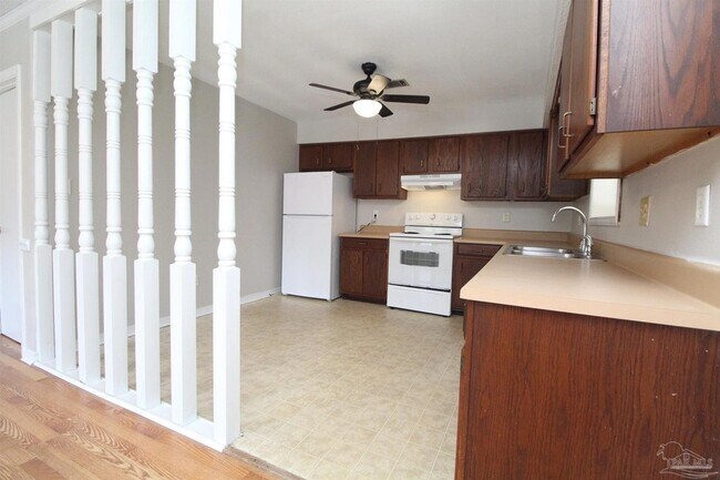 Building Photo - 4630 Bellview Ave