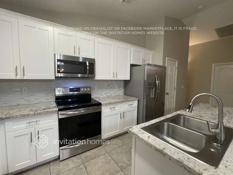 Building Photo - 2231 S 101st Dr