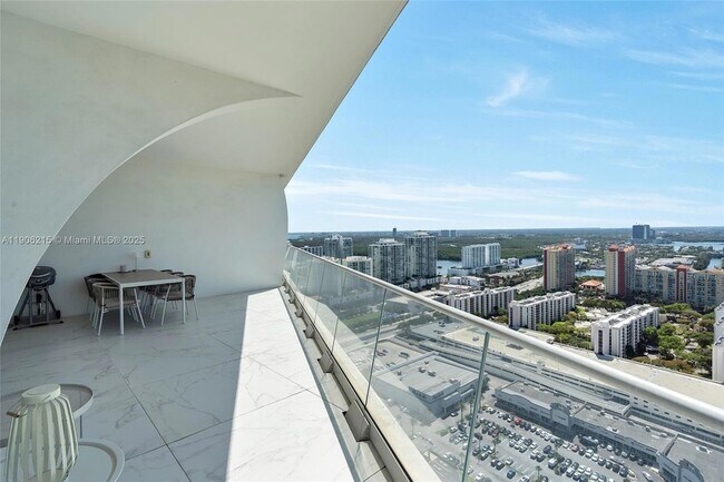 Building Photo - 16901 Collins Ave