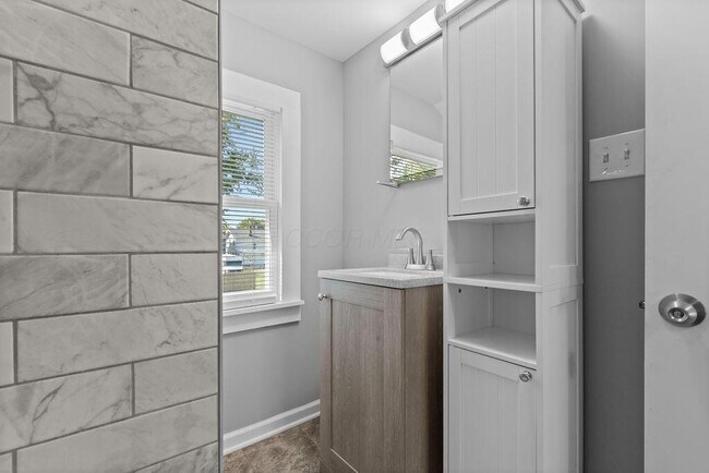 Building Photo - 927 Camden Ave