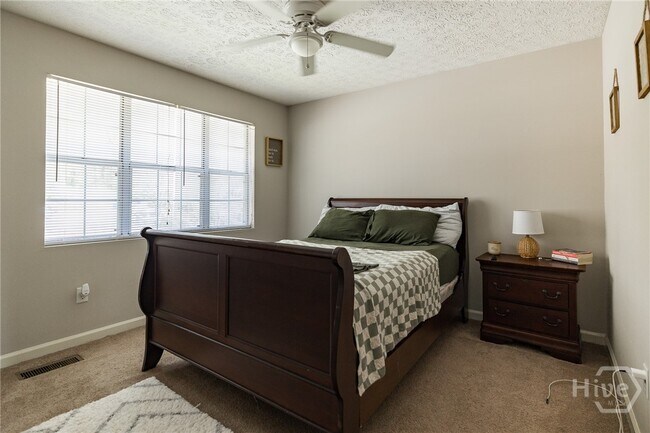Building Photo - 156 Sleepy Creek Dr