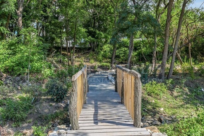 Building Photo - 19 Norton St