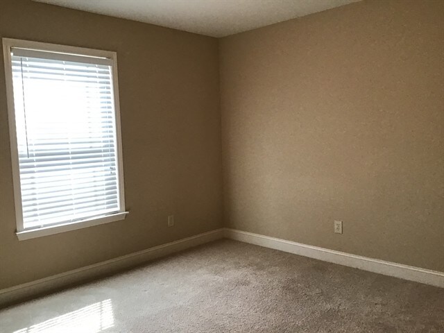 Building Photo - 112 Summerdale Dr
