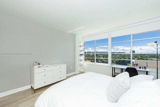 Building Photo - 9101 E Bay Harbor Dr