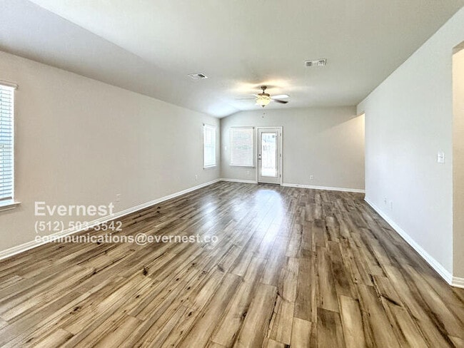 Building Photo - Spacious 4-Bedroom Home with Modern Comfor...