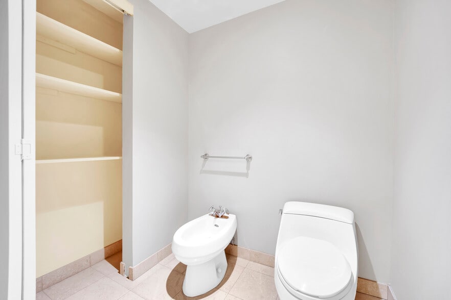 Building Photo - 2777 Paradise Rd