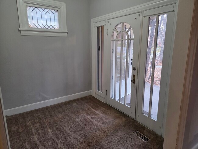 Building Photo - 1250 E 100 S