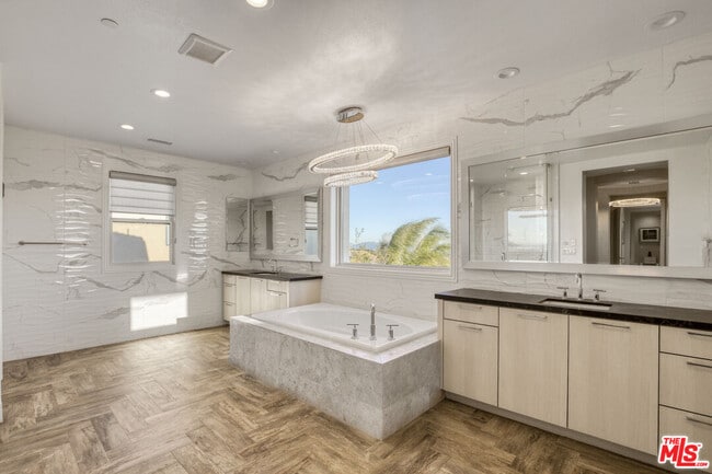 Building Photo - 20124 Piccadilly Ln