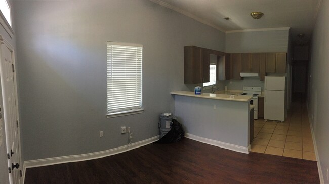 Building Photo - 4632 Magnolia St