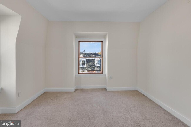Building Photo - 4841 Cedar Ave