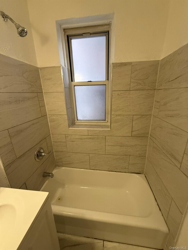 Building Photo - 1 Vincent Rd