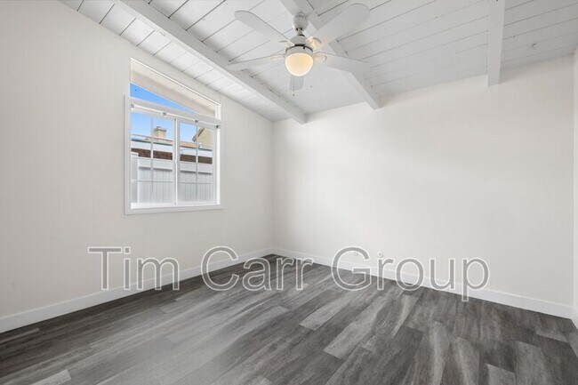 Building Photo - 316 E 21st St