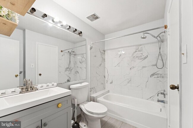 Building Photo - 7527 Belle Grae Dr