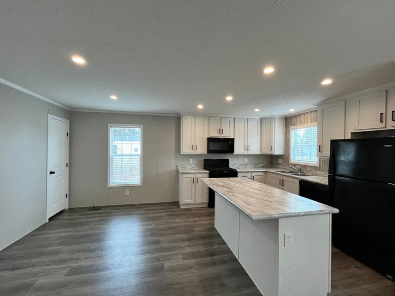 Building Photo - 1400 Georgia St