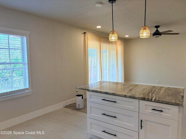 Building Photo - 909 S Colonial Ct