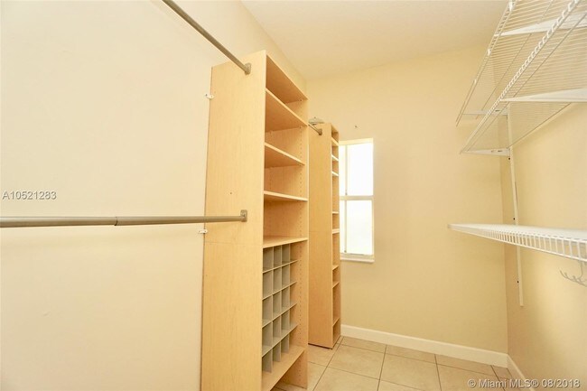 Building Photo - 13424 SW 122nd Ave