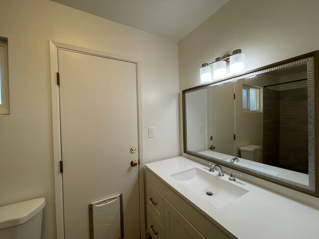 Building Photo - Wonderful and Spacious 4 Bedroom Concord H...