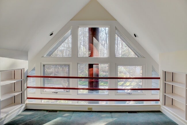 Building Photo - Contemporary 4bd/3.5ba Near Hope Valley + Home Equidistant to Downtown Durham & Chapel Hill!
