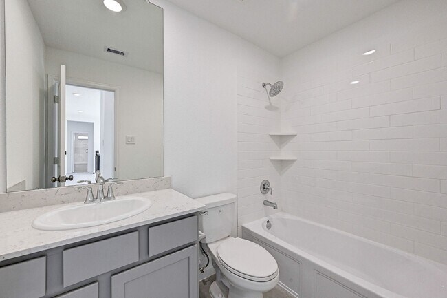 Building Photo - 2605 Mackinac Bay Dr