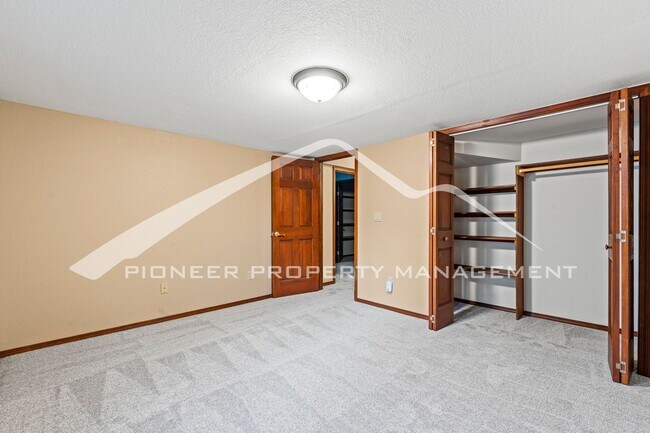 Building Photo - 5 bed/3 bath Main-Level Living with Design...
