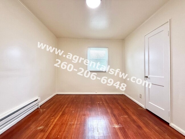 Building Photo - 2 Bedroom House