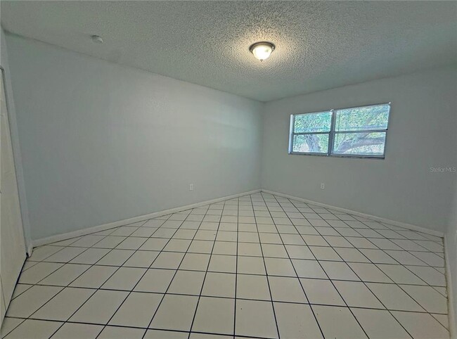 Building Photo - 2 N Fernwood Ave