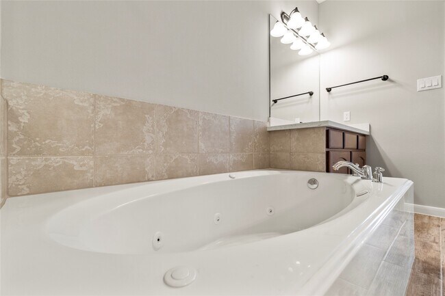 Building Photo - 521 Ironwood Forest Dr