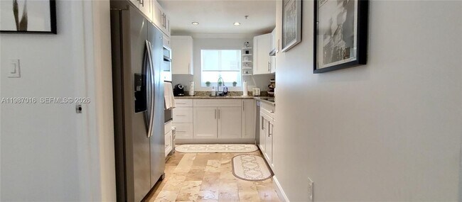 Building Photo - 170 SE 14th St