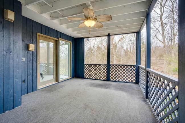 Building Photo - 5009 Emerald Dr